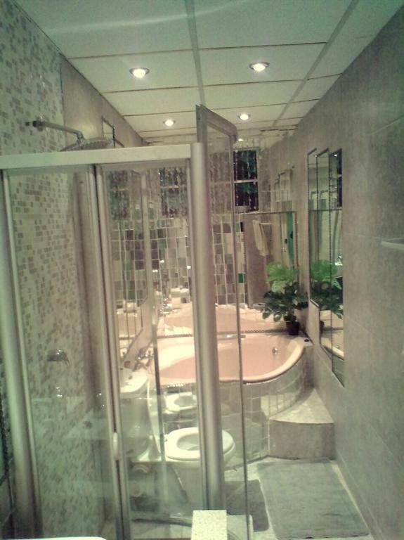 Siyabonga Guest House ヨハネスブルグ エクステリア 写真
