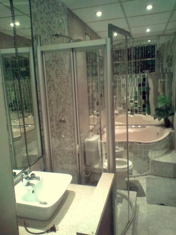 Siyabonga Guest House ヨハネスブルグ エクステリア 写真